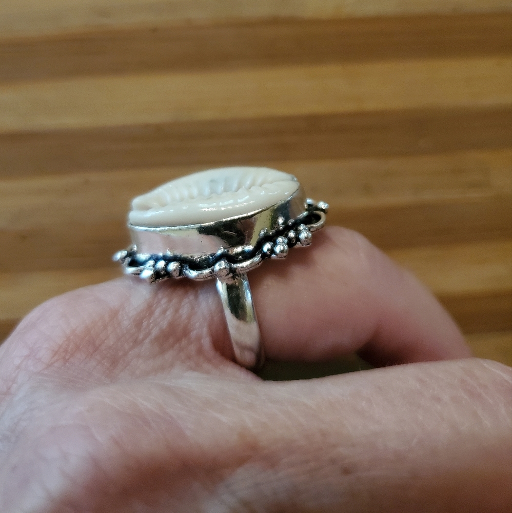 Natural Cowrie Shell Ring - Picture 3 of 3